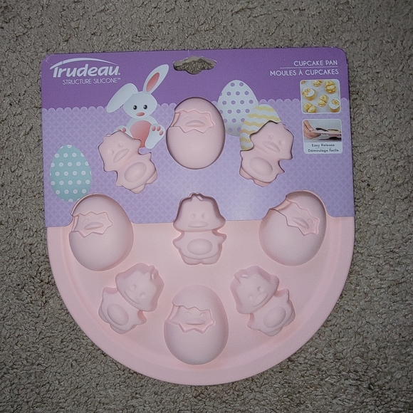 9" Round Easter Bunnies Cupcake Pan & Easter Chicks, 9" Round Cookie Pan Bundle - Picture 3 of 6